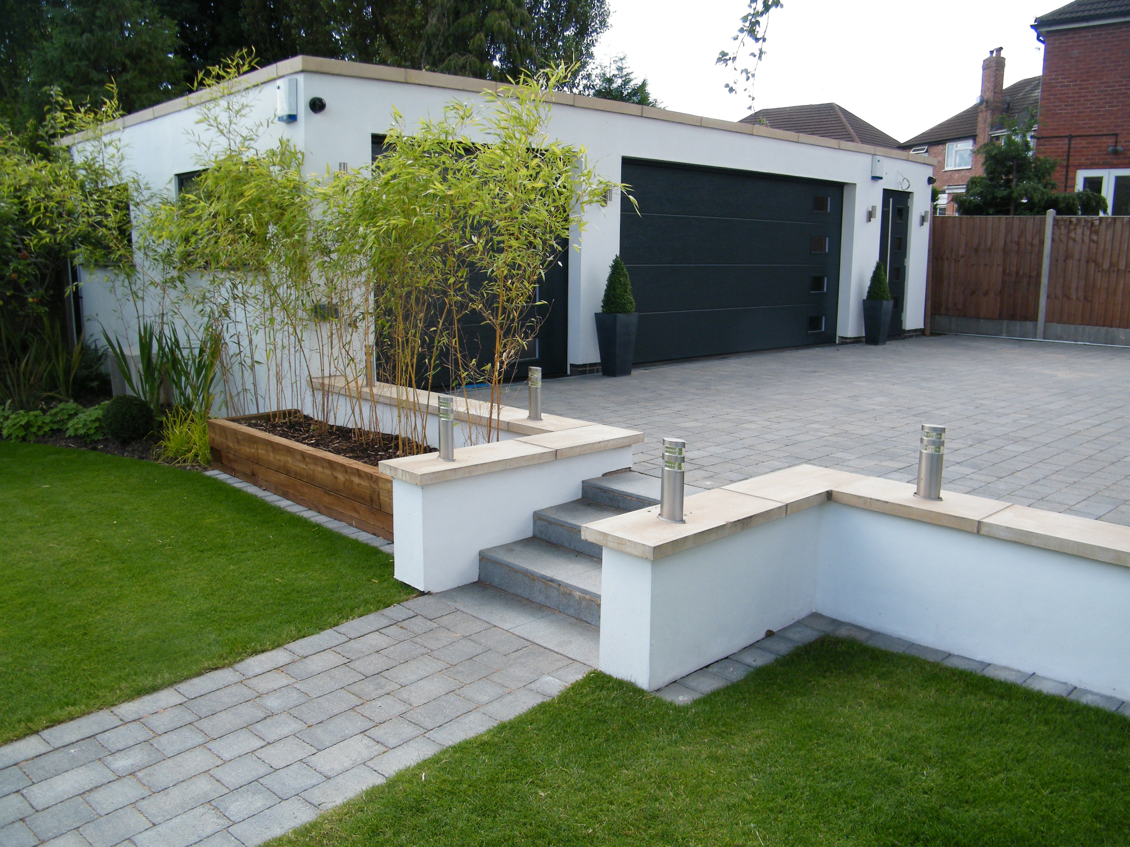 Alison and Darrens Contemporary Charisma