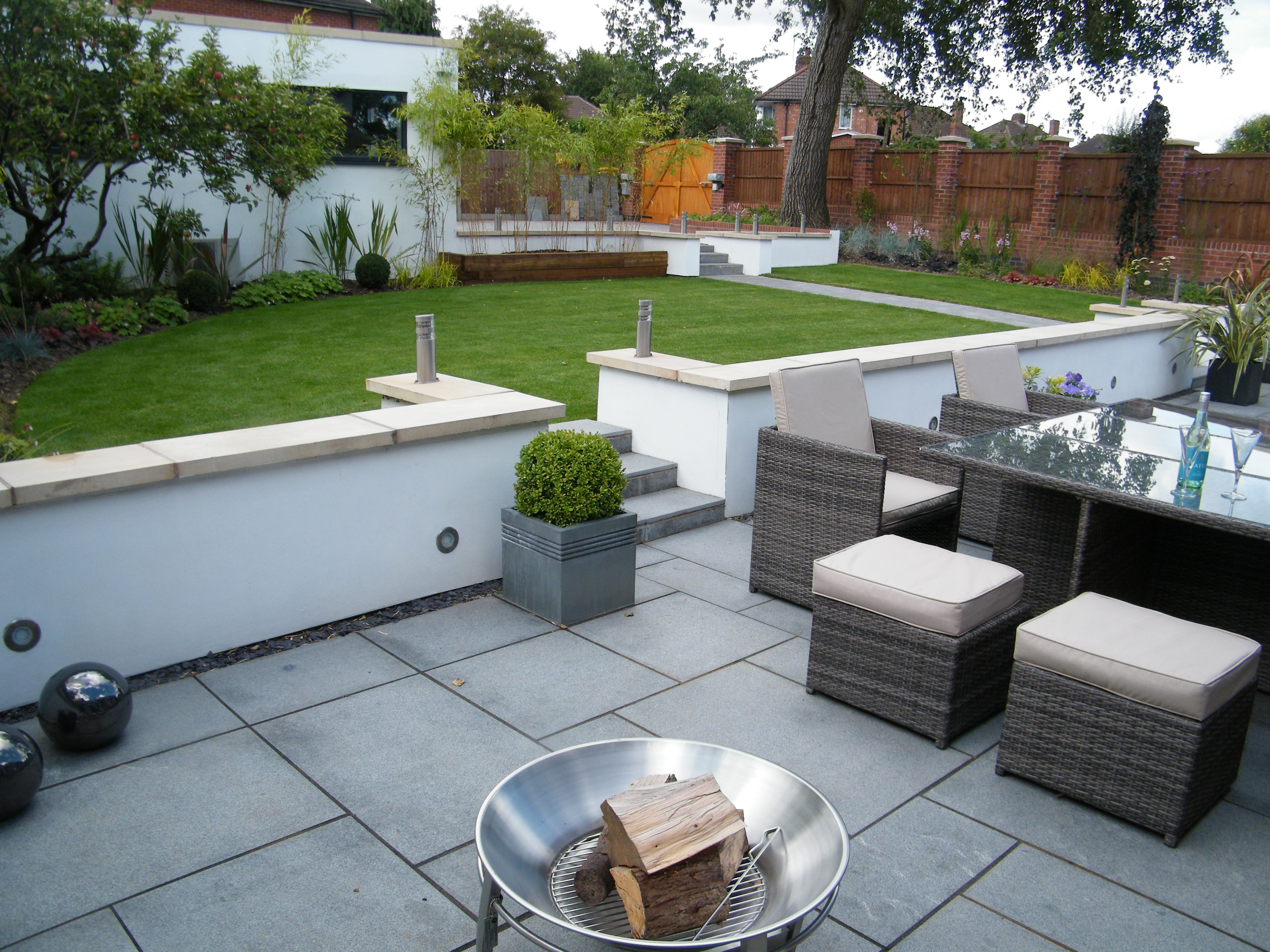 Alison and Darrens Contemporary Charisma